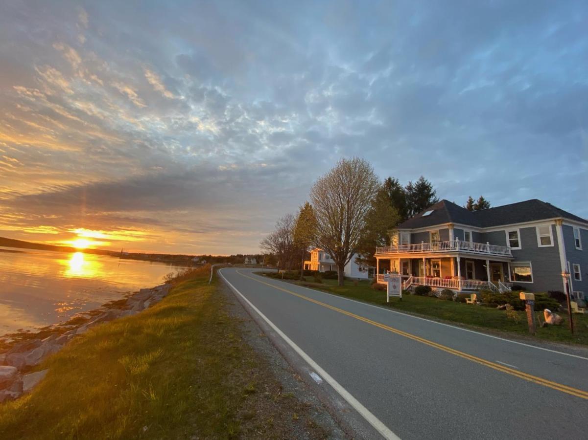 Toba'S Bed & Breakfast Lunenburg Exterior foto
